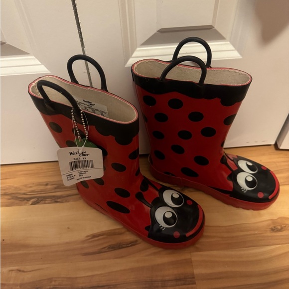Ladybug Rainy Day Set - Ladybug rain coat, rain boots, and umbrella 🐞 - Picture 4 of 13
